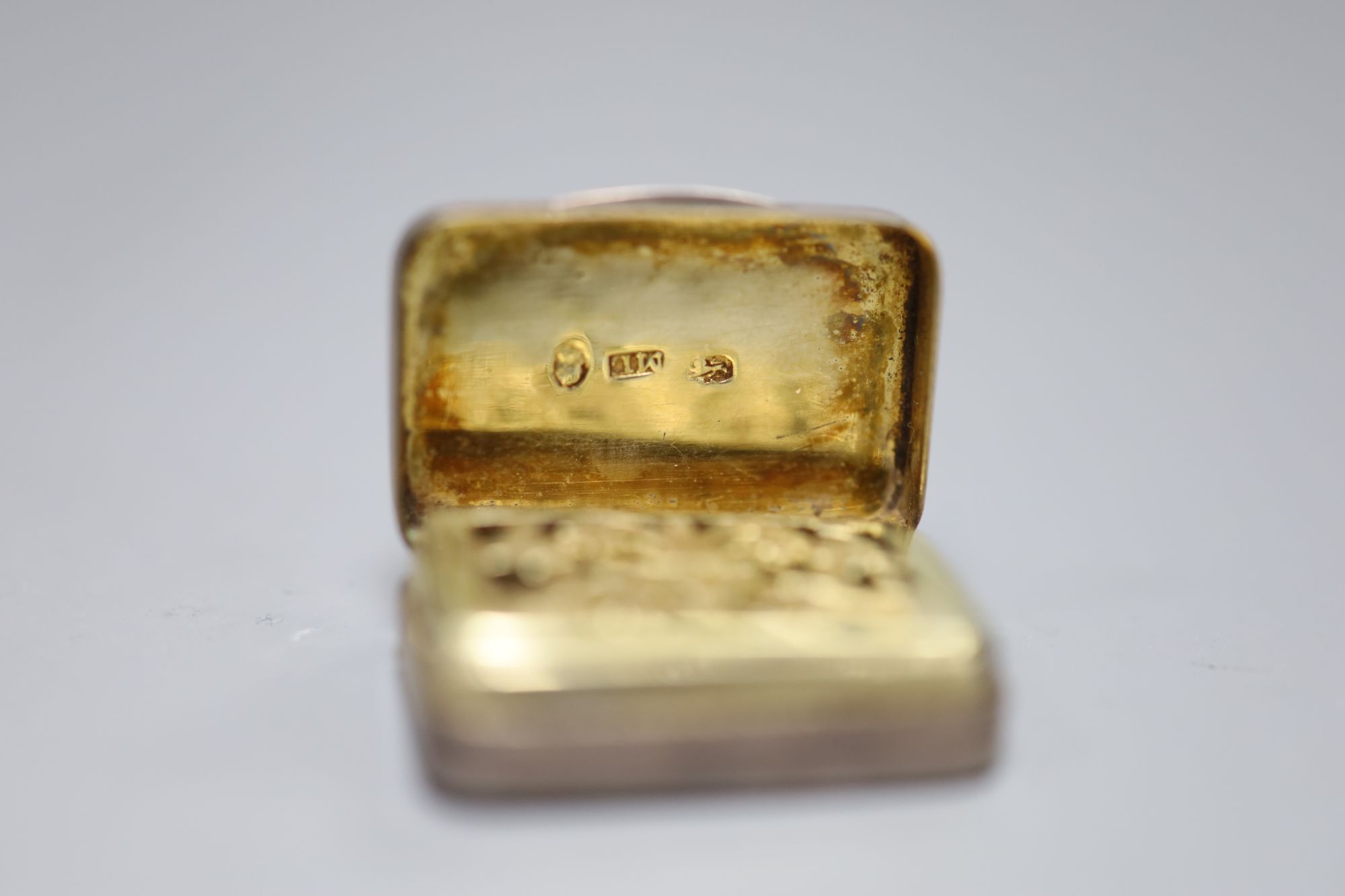 A George III silver rectangular vinaigrette, Matthew Linwood, Birmingham 1804, 29mm.